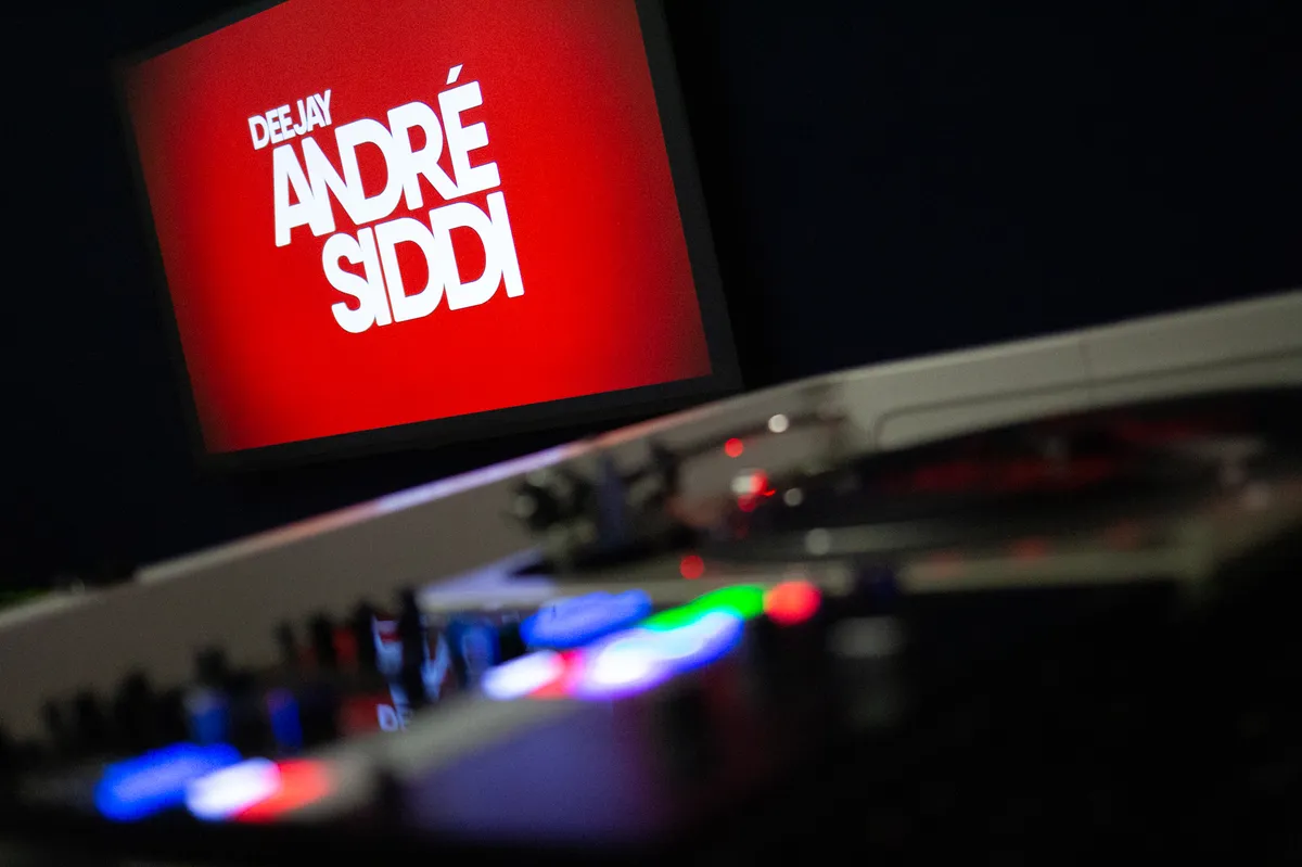 DJ Andre Siddi bei Stream@Work-Galerie 3 im Live-Stream.